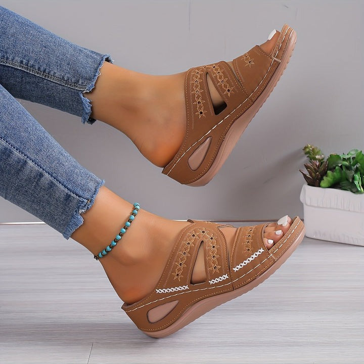 Women's summer sandals with ergonomic design – comfortable throughout the summer