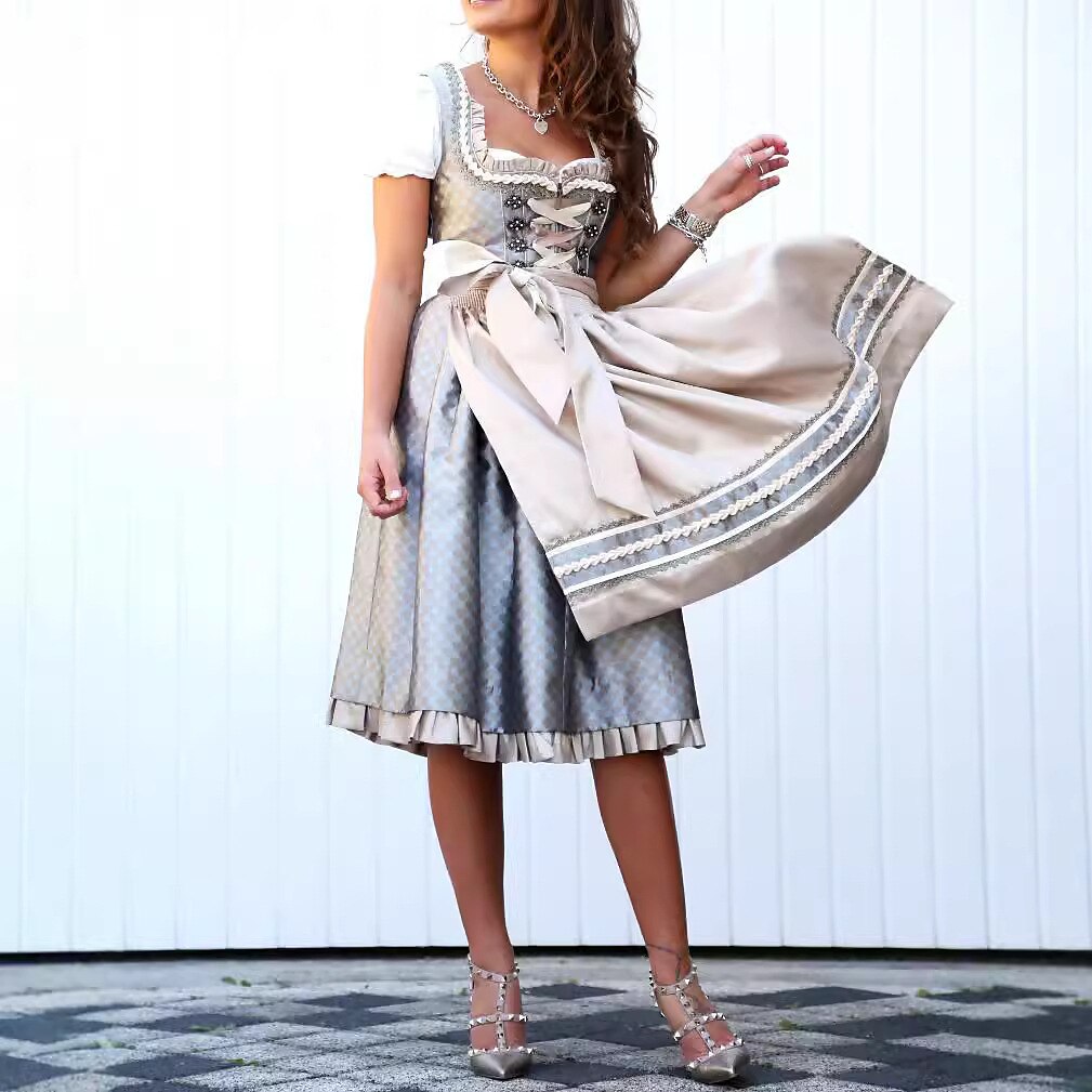 Elegantes Dirndl in Apricot – Oktoberfest | Stilvolle Tracht mit Schürze