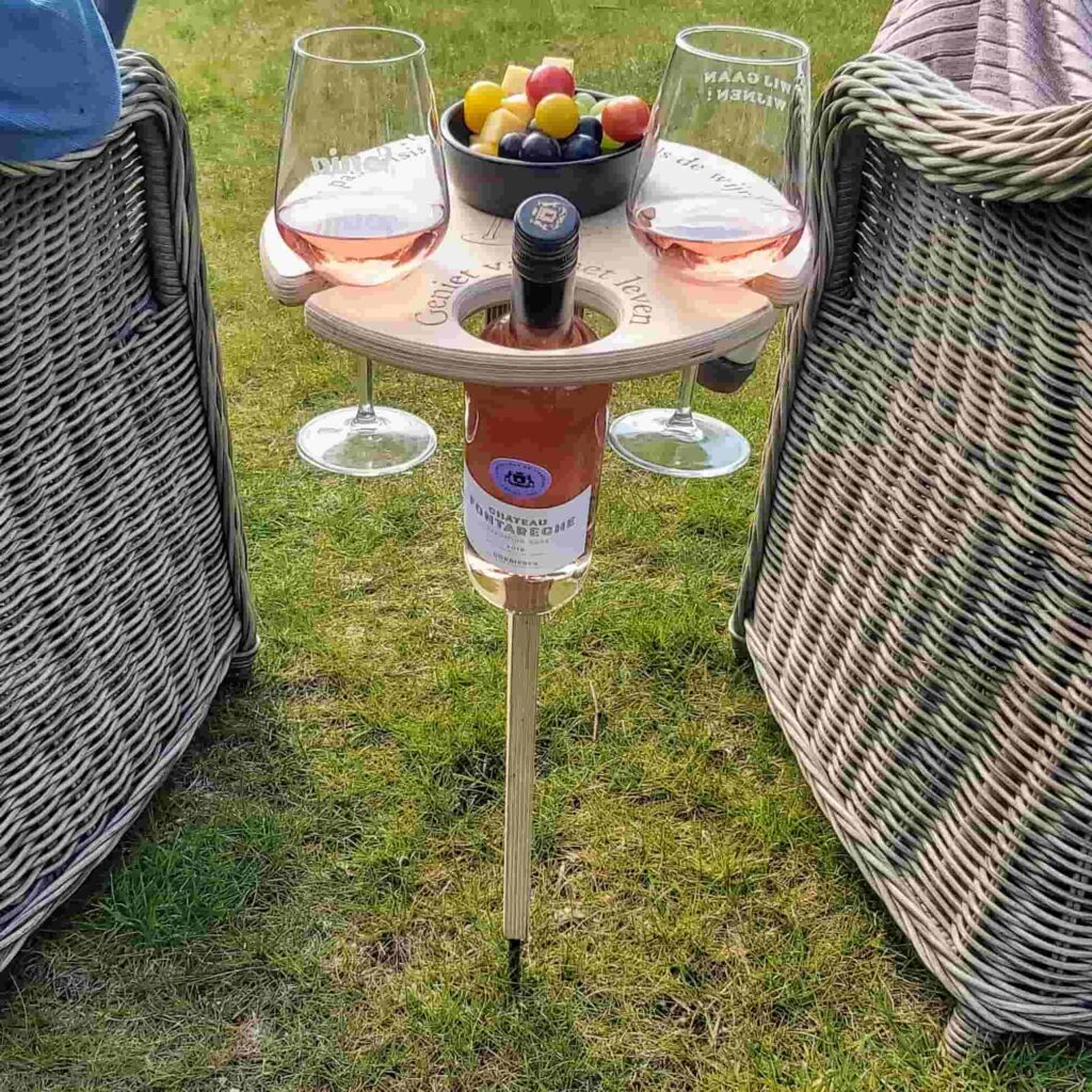 Faltbarer Picknicktisch aus Holz mit Integriertem Weinhalter – Ideal für Outdoor-Aktivitäten und Snacks