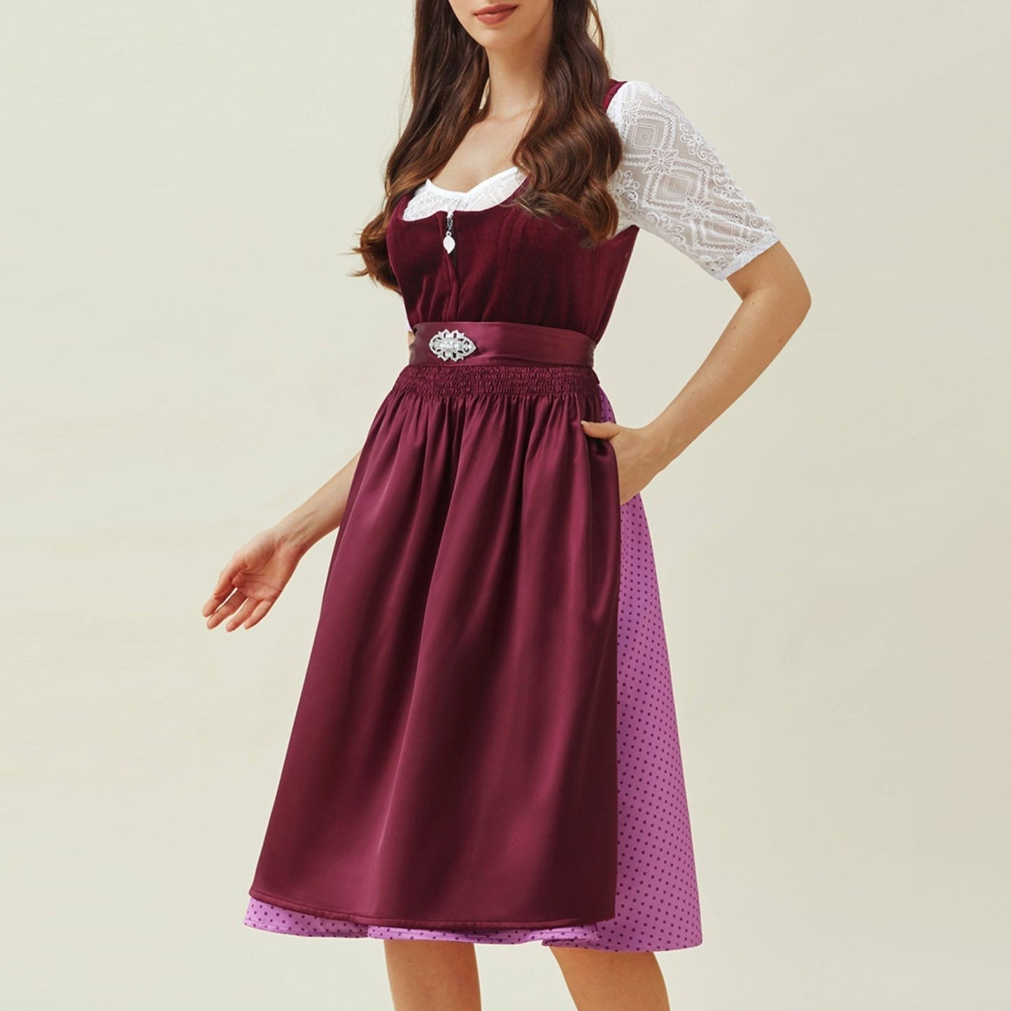Lila Dirndl mit Schürze – Oktoberfest | Elegantes Trachtenkleid für einen femininen Look