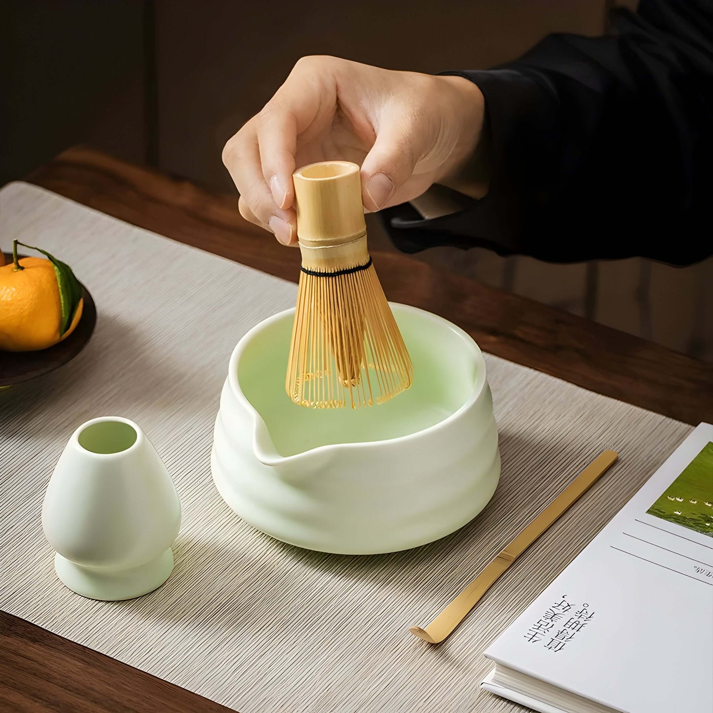 Matcha-Set aus – Ein traditionelles Matcha-Brühset mit Schale, perfekt zum Entspannen zu Hause.