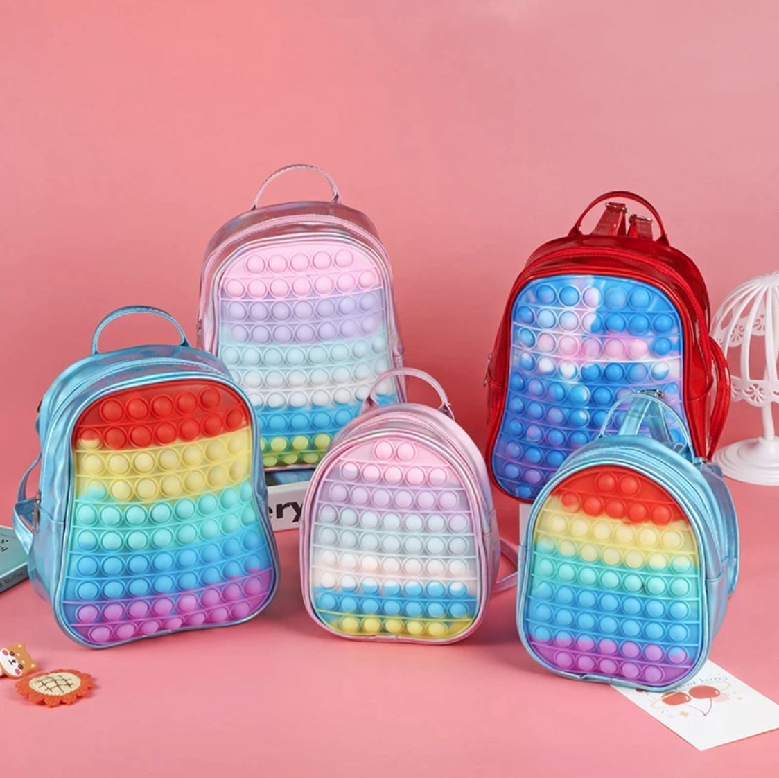 Mini Pop It Rucksack für Kinder – Stressabbau-Spielzeug mit Fidget-Funktion, verstellbaren Trägern und Regenbogen-Design