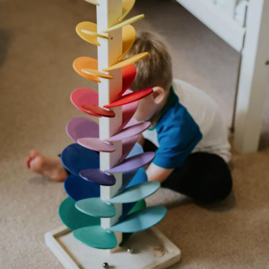Montessori Regenbogen Knikkerbaum aus Holz – Pädagogisches Spielzeug für 2-Jährige zur Förderung von Feinmotorik und auditivem Lernen