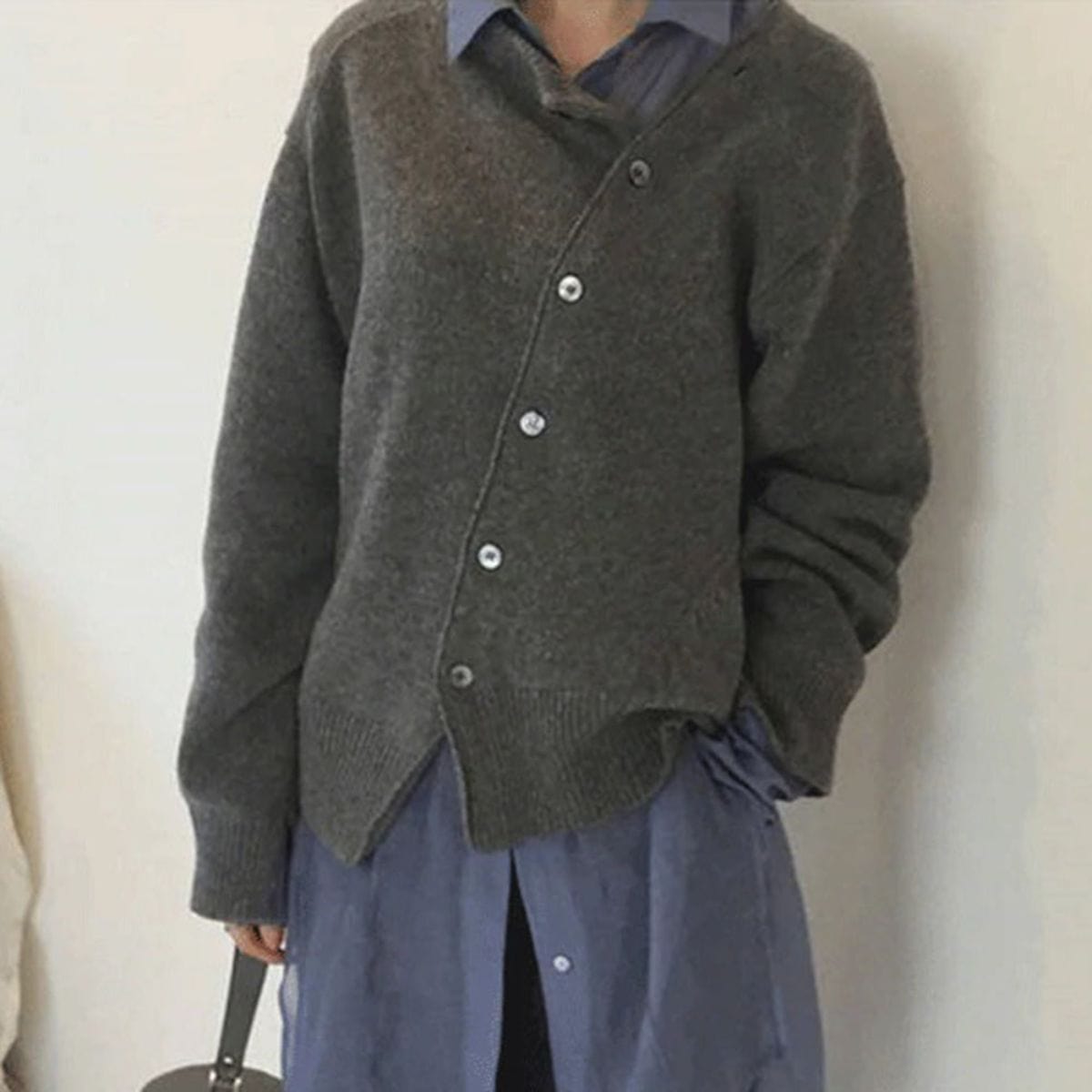 Asymmetrischer Damen-Strickpullover mit Knopfleiste – Eleganter Pullover für den Alltag1
