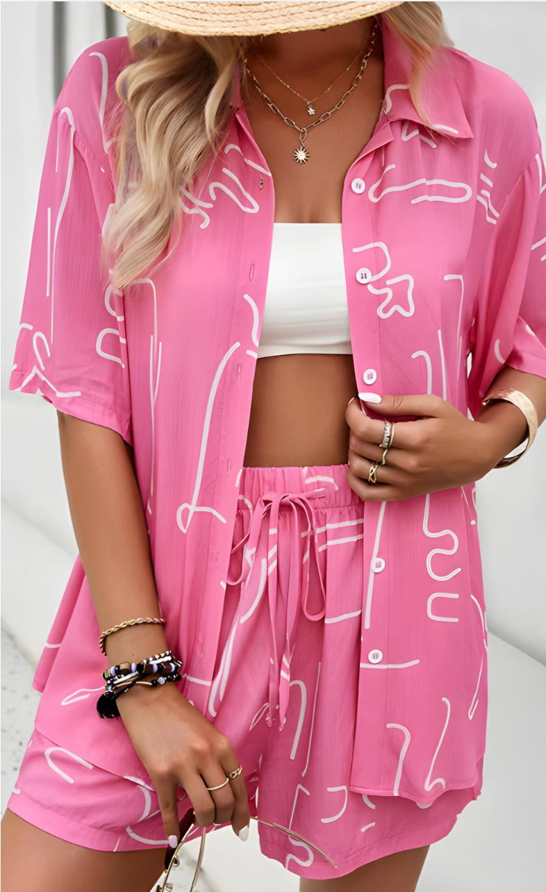 Damen Button-Down-Shirt und Shorts Set im Druckdesign für Sommerausflüge und Freizeit