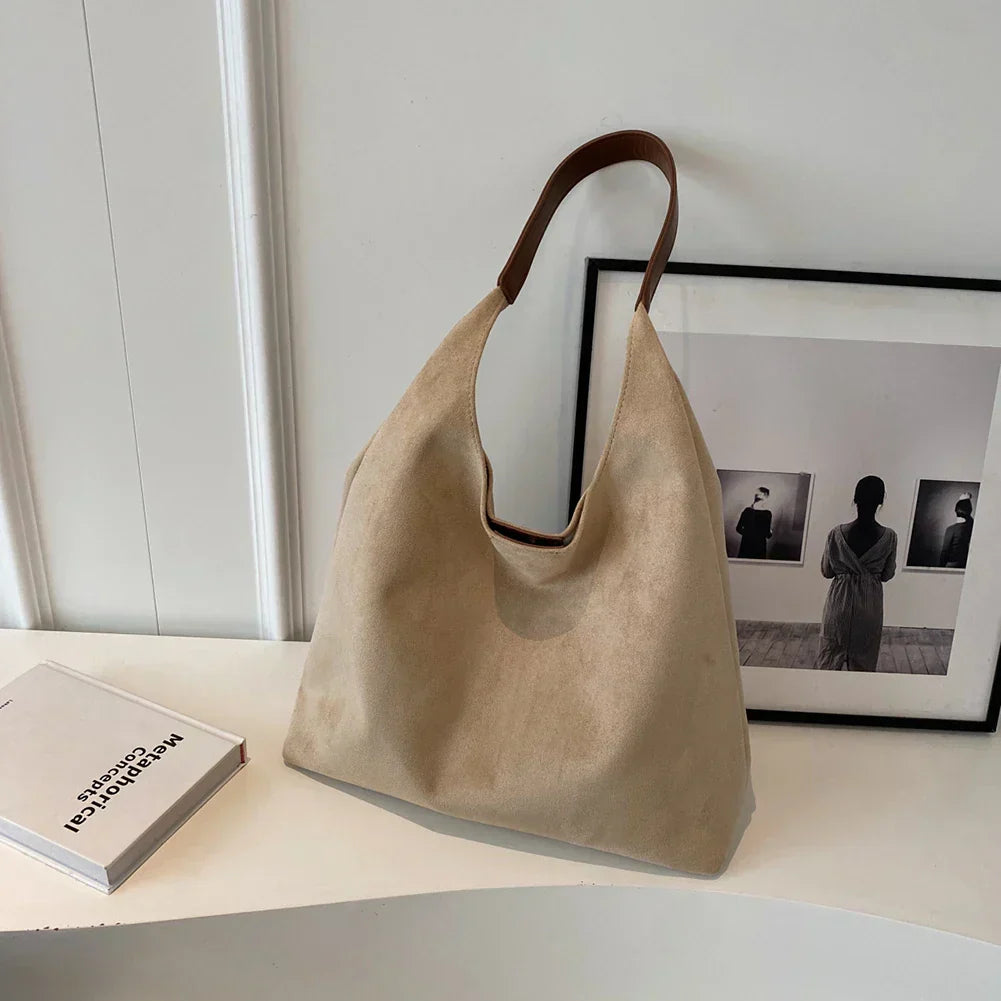 Damen Schultertasche aus Wildlederimitat – Minimalistische und elegante Handtasche1