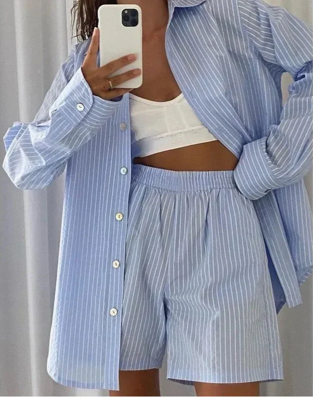 Damen Set – Gestreifter Sommerlook mit Shorts und Bluse