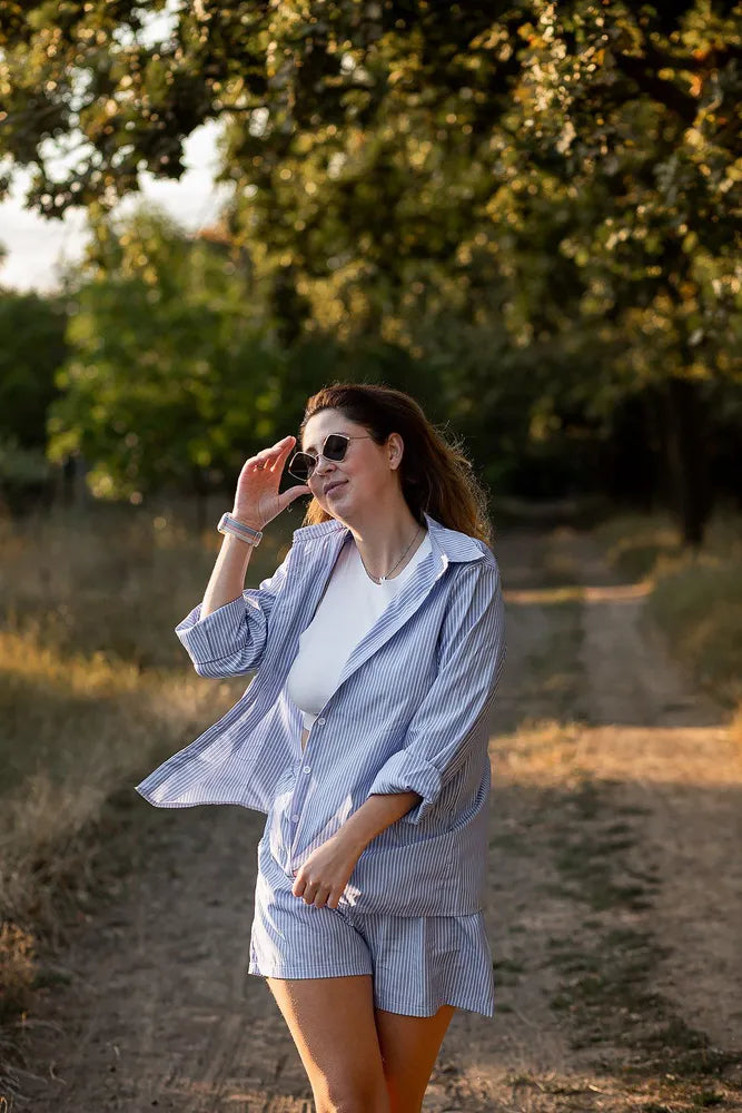 Damen Set – Gestreifter Sommerlook mit Shorts und Bluse