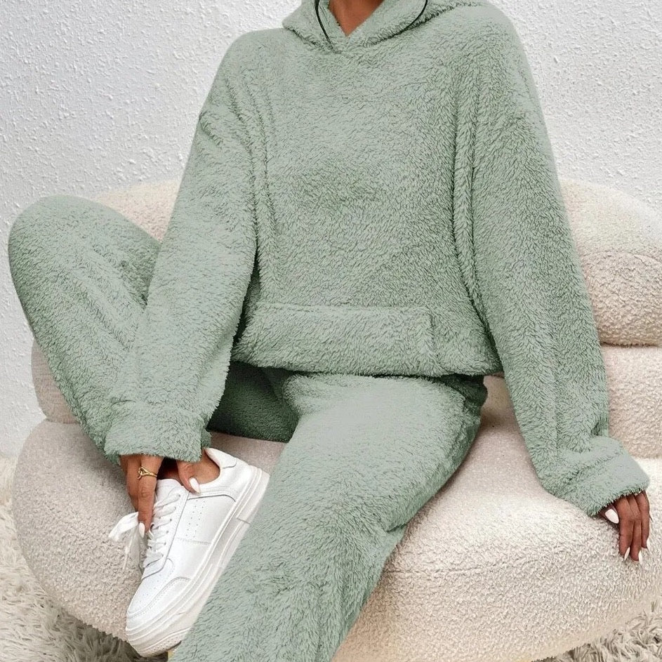 Damen-Teddy-Zweiteiler mit Kapuze – Kuscheliger und bequemer Lounge-Set für kalte Tage4