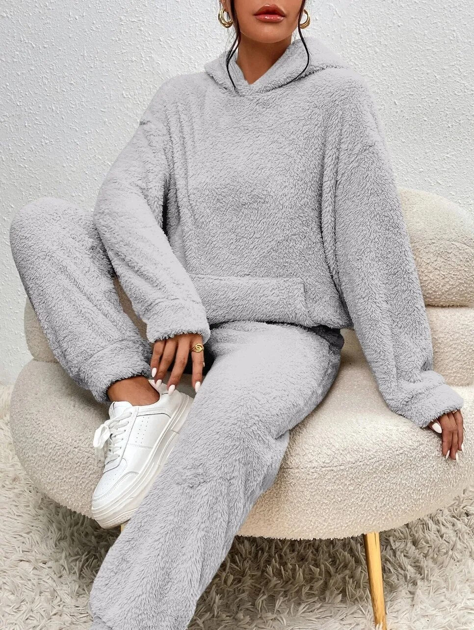 Damen-Teddy-Zweiteiler mit Kapuze – Kuscheliger und bequemer Lounge-Set für kalte Tage2