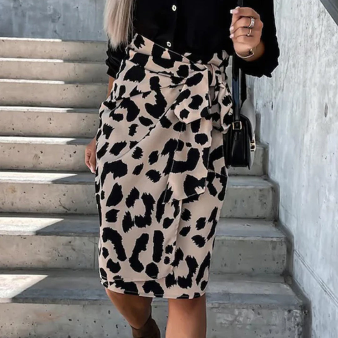 Eleganter Schlitten-Rock mit Tierdruckstilmis und modern
