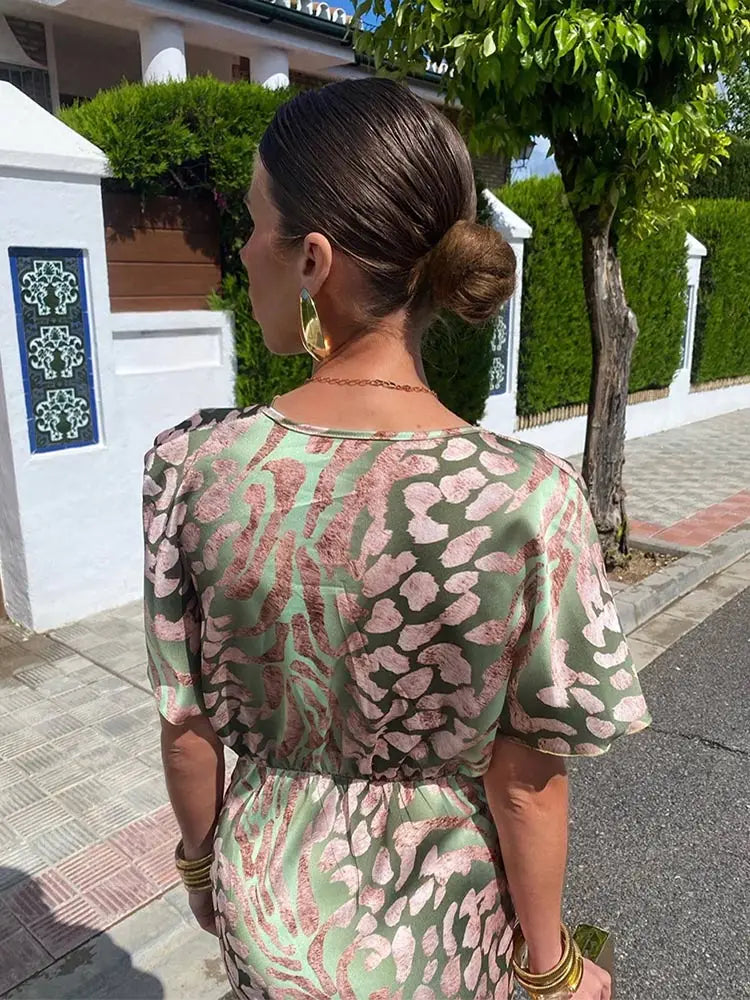 Elegantes Damenkleid V-Ausschnitt
