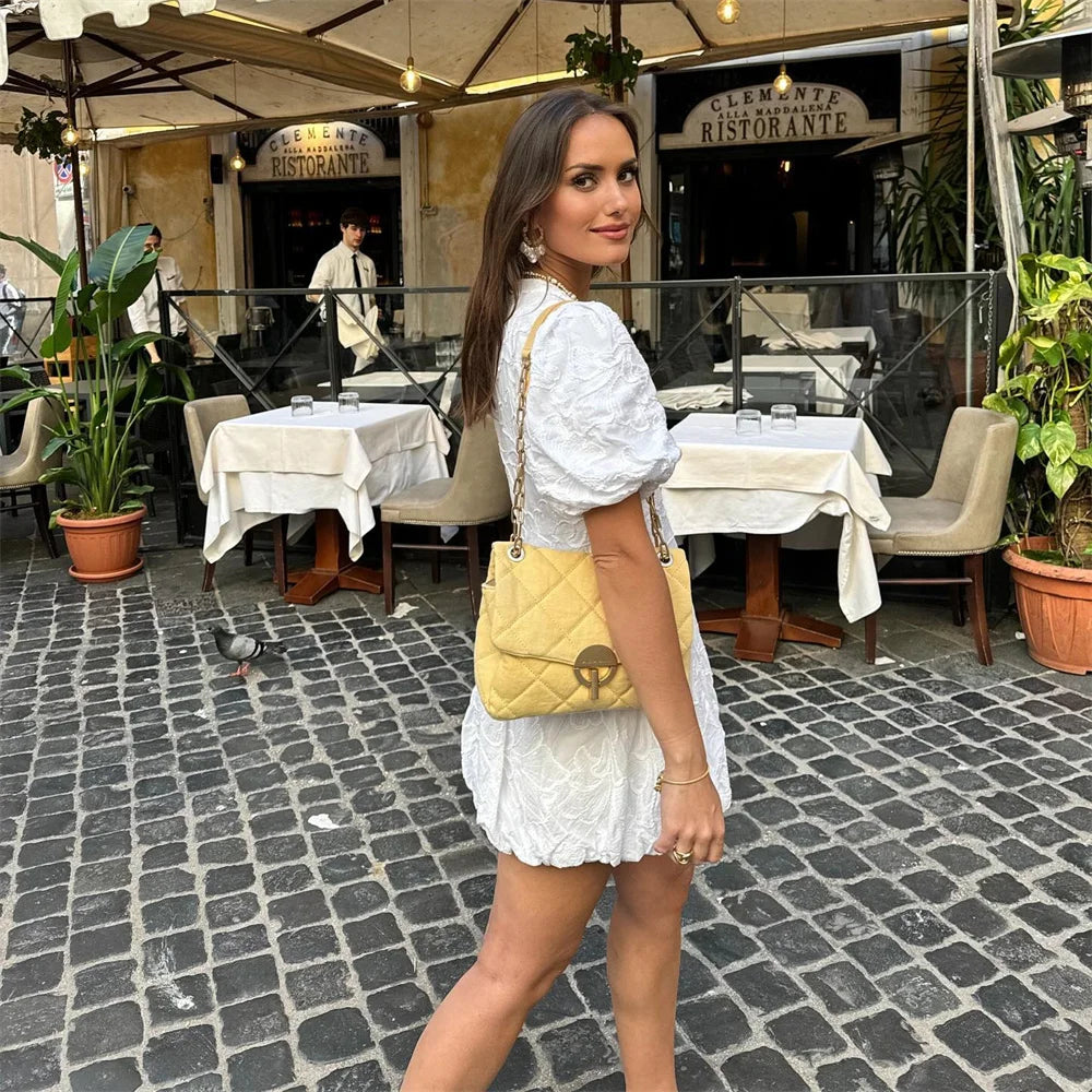 elegantes-und-leichtes-kleid-komfort-und-stil-fur-jeden-anlass4