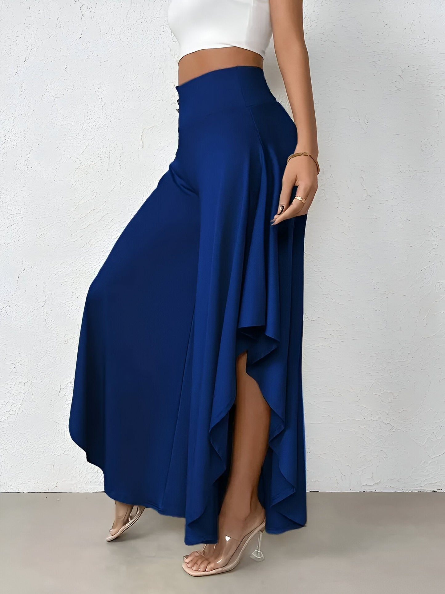 Frauenhose mit Schlitz- und Breitenbeinen