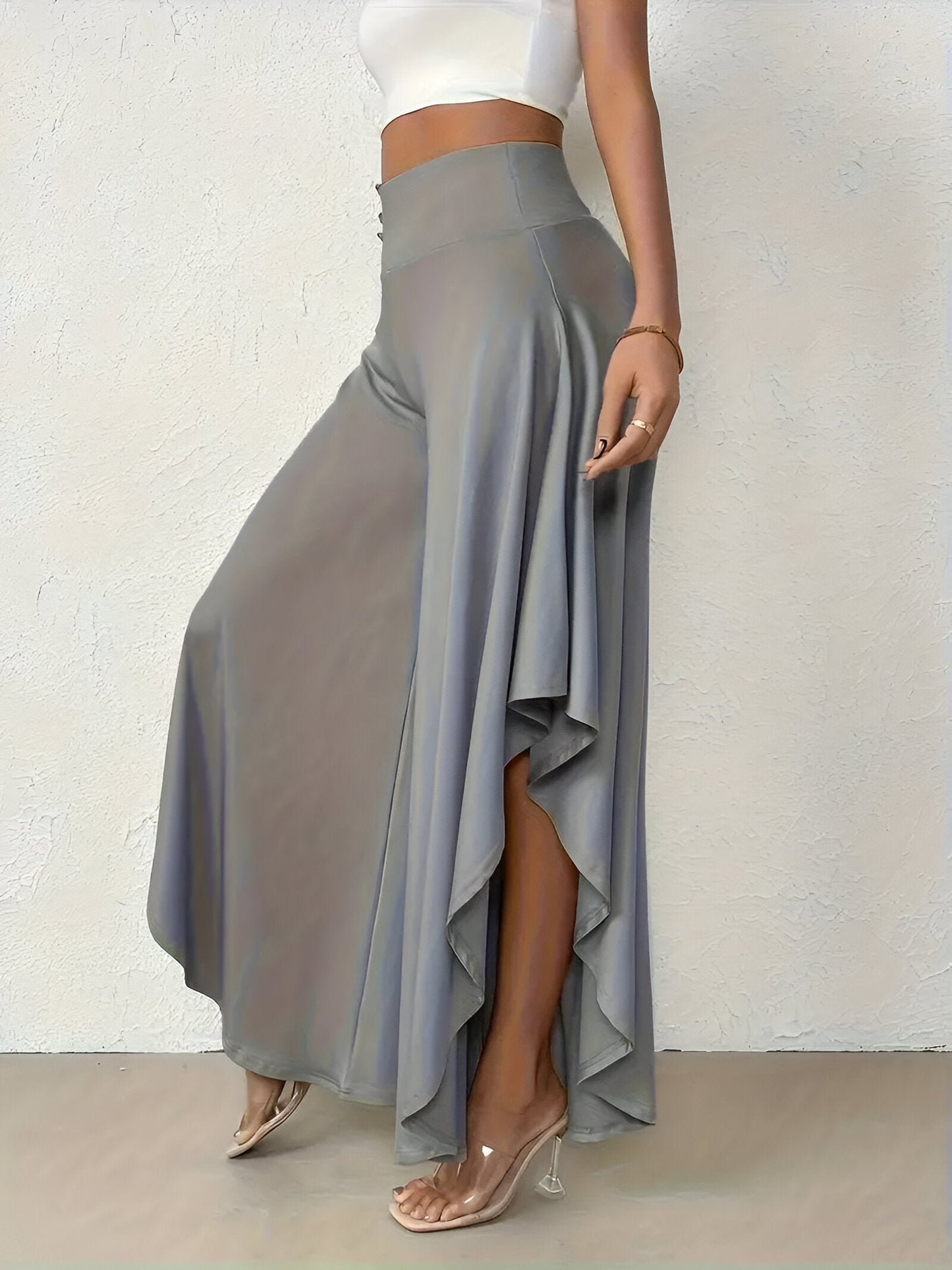 Frauenhose mit Schlitz- und Breitenbeinen
