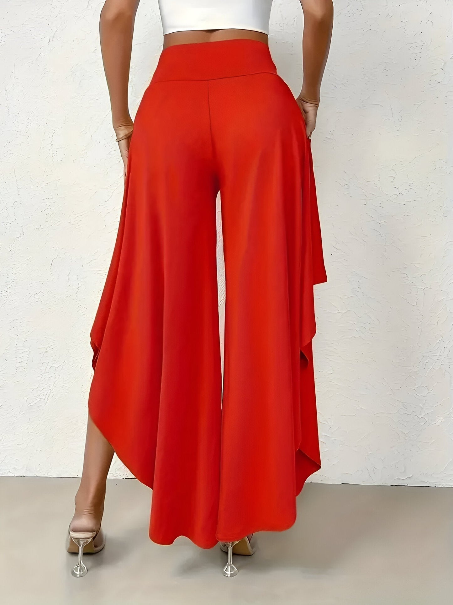 Frauenhose mit Schlitz- und Breitenbeinen