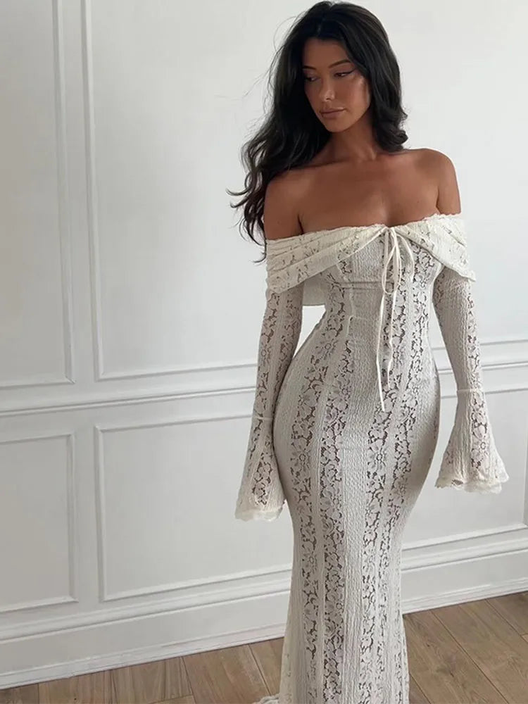lange-spitzenkleid-mit-schulterfreien-tragern-eleganz-und-komfort-fur-alle-anlasse