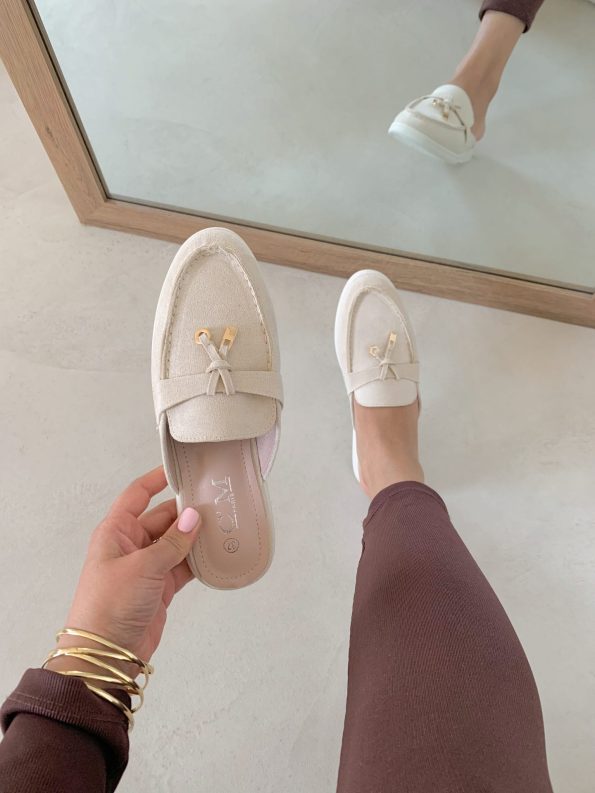 Offene Slipper für Damen mit charmanten Details