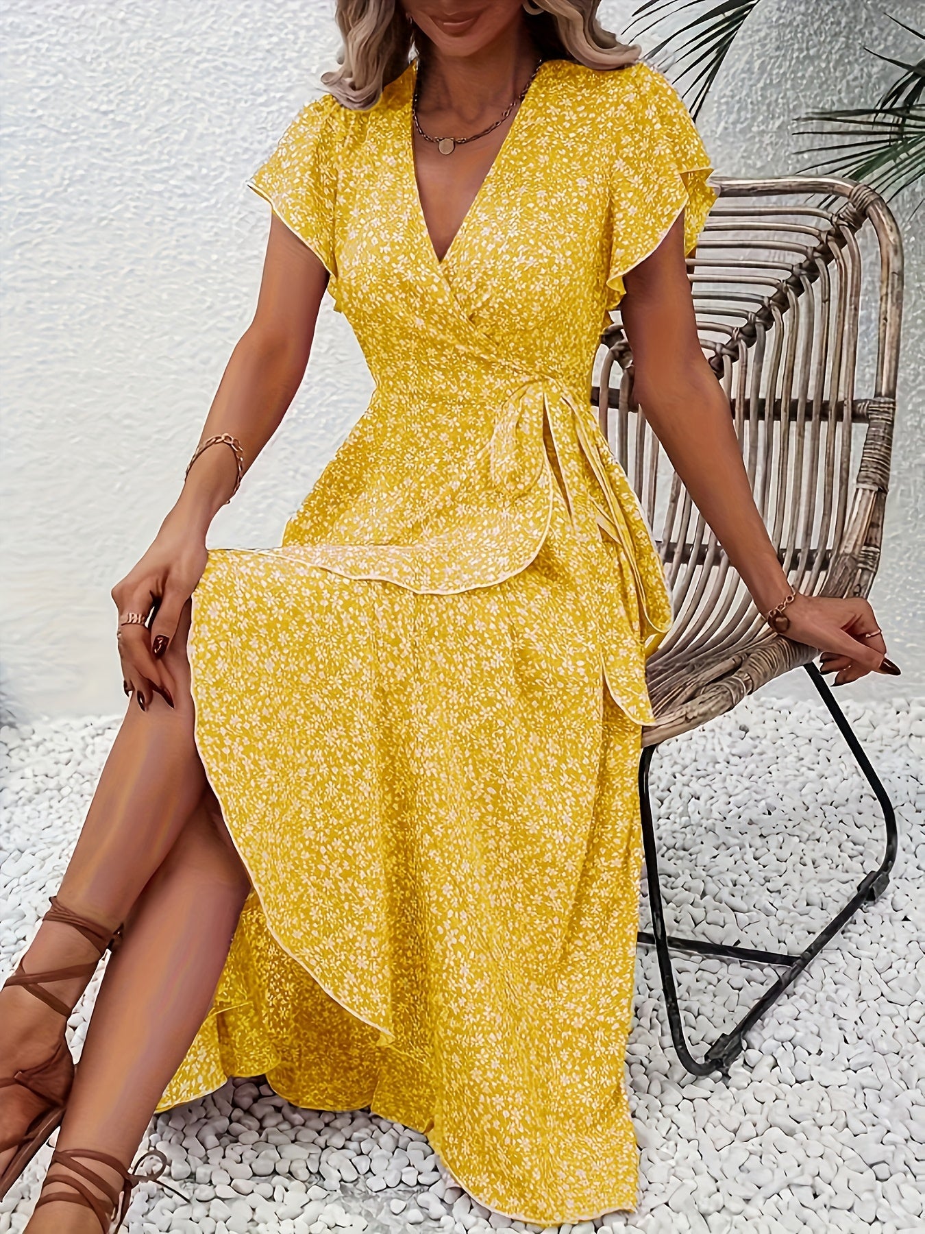Wickelkleid Damen | Luftige Sommerromantik mit femininer Raffinesse | Emilia