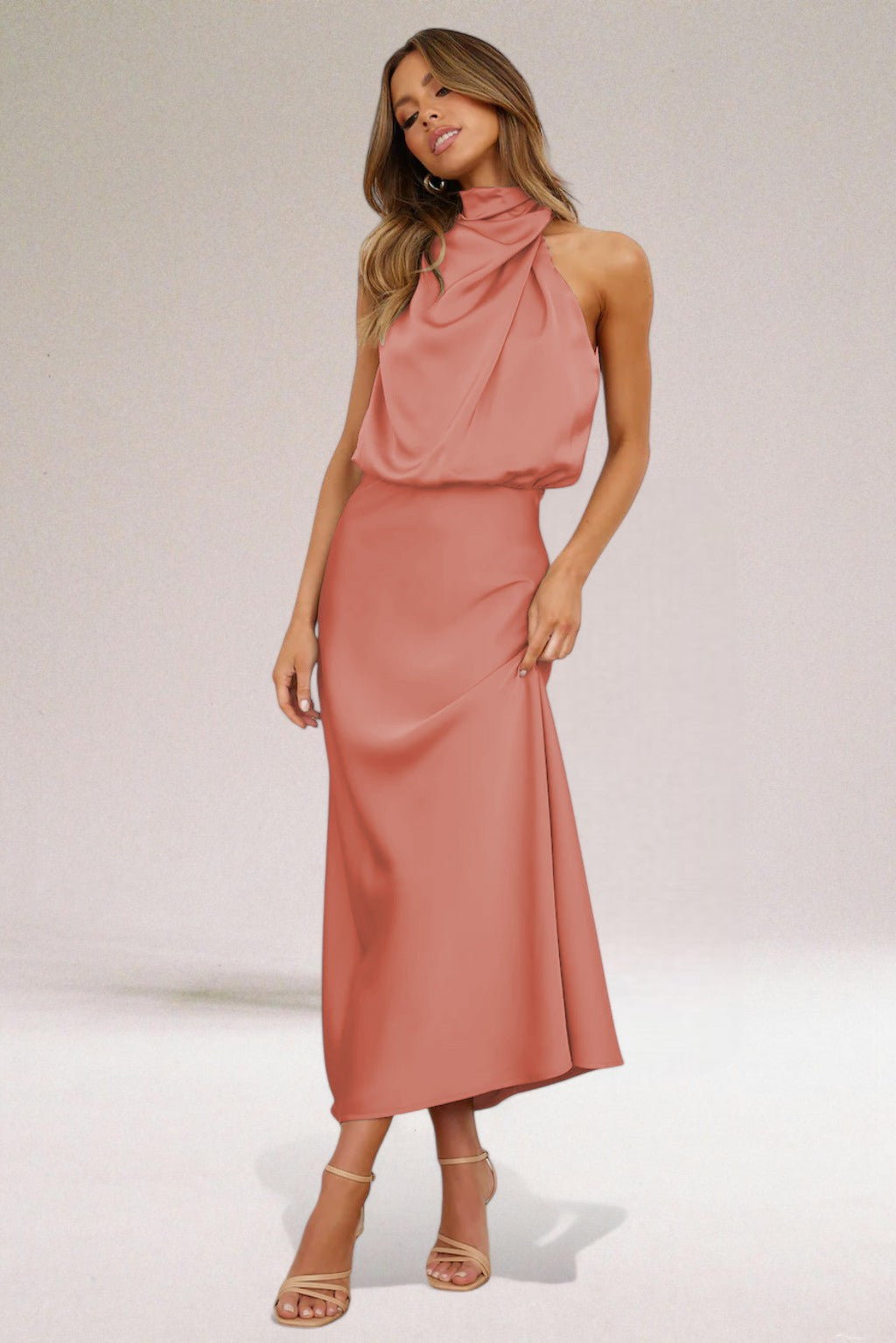 Damen Abendkleid | Neckholder Maxikleid Stil | Fließende Silhouette | Stilvoller Auftritt