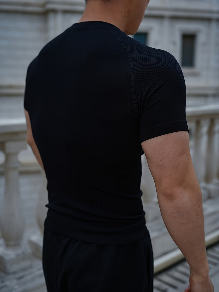 Herren Fitness Shirt | Körpernahes Kurzarmshirt | Definierte Silhouette | Moderner Activewear Look