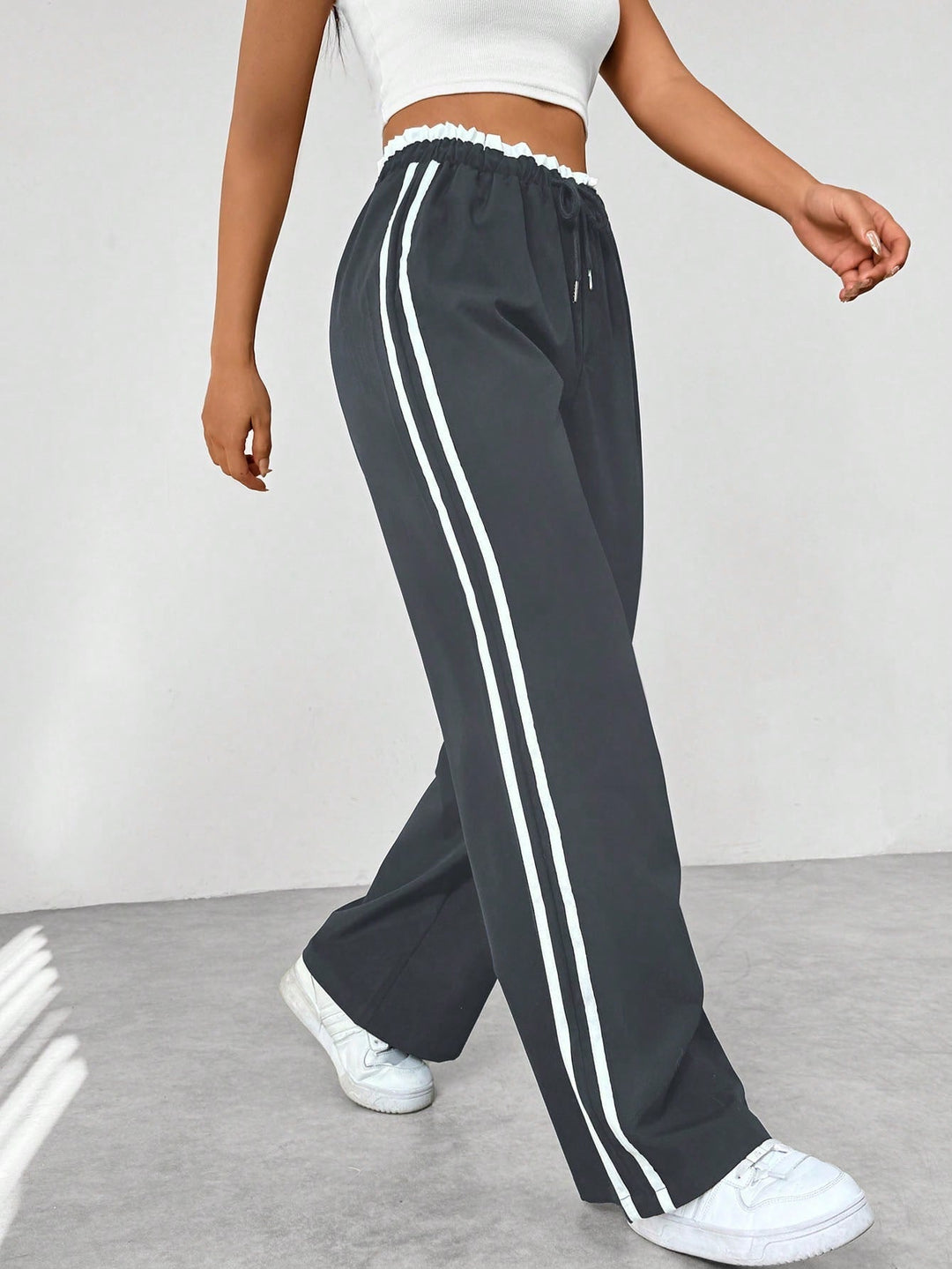 Damen High Waist Freizeithose mit Seitenstreifen und weitem Bein | Relaxed Fit