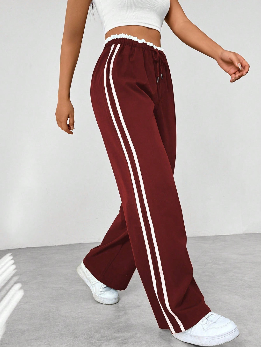 Damen High Waist Freizeithose mit Seitenstreifen und weitem Bein | Relaxed Fit