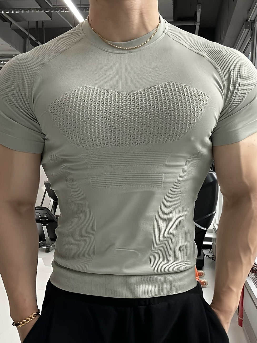 Herren Fitness Shirt | Körpernahes Kurzarmshirt | Definierte Silhouette | Moderner Activewear Look