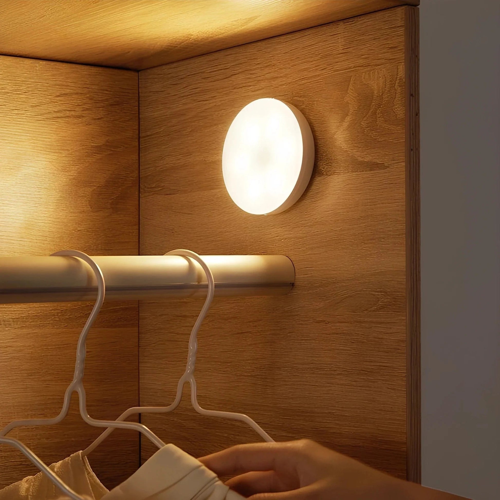 Bewegungsmelder Licht | LED Beleuchtung für Flure, Treppen und Schränke