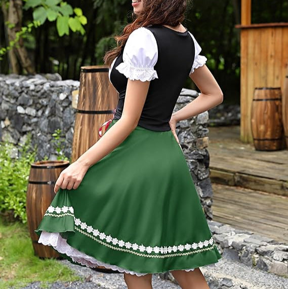 Dirndl mit Bluse – Oktoberfest | Klassisches Trachtenoutfit für Damen