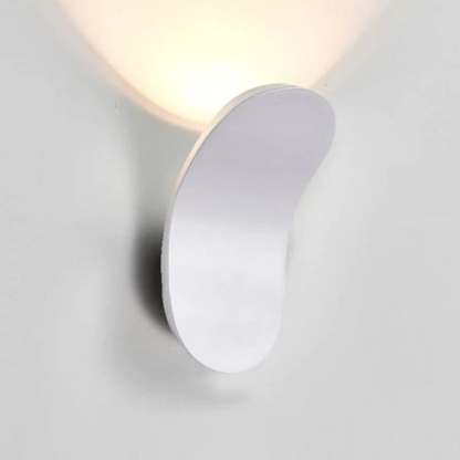 Elegante Wandleuchte im skandinavischen Design – Hochwertige Metallwandleuchte für Schlafzimmer, Küchen und Wohnzimmer, LED-kompatibel