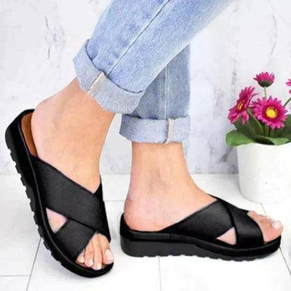 Ciabatte da donna con cinturini incrociati e punta aperta | Casual