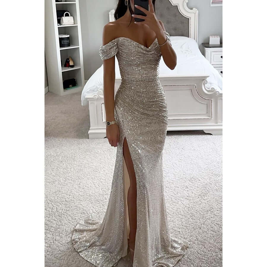 Glitzerndes schulterfreies Maxikleid mit herzförmigem Ausschnitt und Beinschlitz 8
