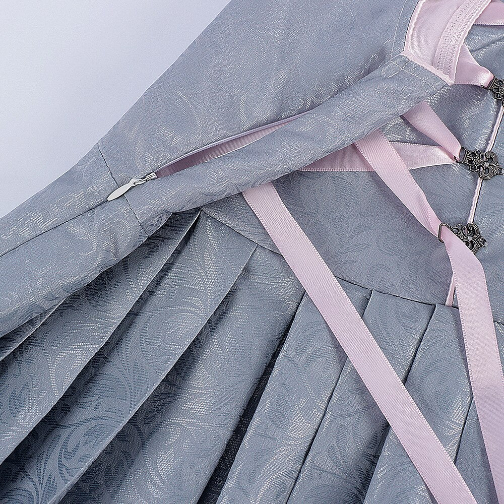 Graues Dirndlkleid – Oktoberfest | Mit rosa Spitzenschürze für einen eleganten Trachtenlook