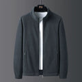 Herrenjacke – Normale Passform – Stehkragen – Durchgehender Reißverschluss – Elastischer Saum – Taschen