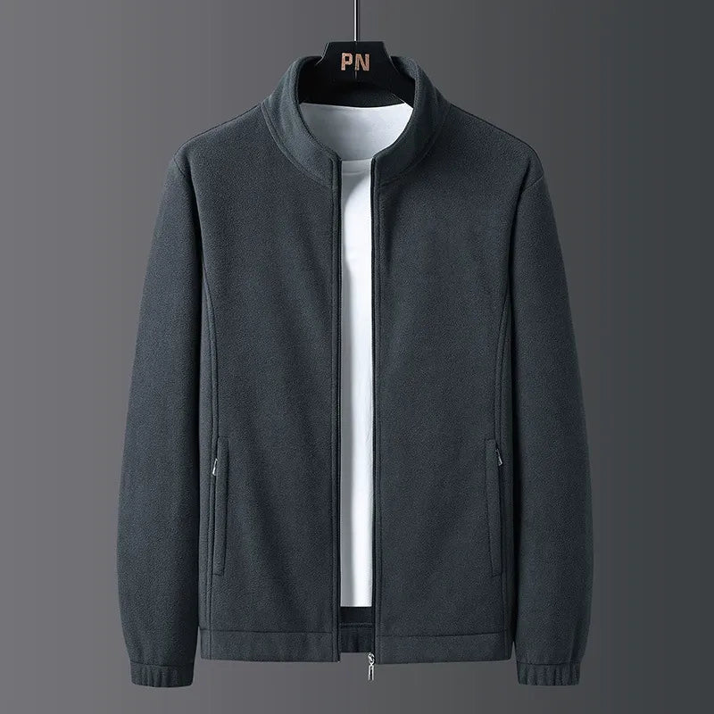 Herrenjacke – Normale Passform – Stehkragen – Durchgehender Reißverschluss – Elastischer Saum – Taschen