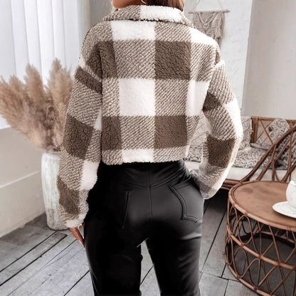 Damski płaszcz typu cropped – luźny, pudełkowy krój – teksturowany materiał Sherpa – zamek błyskawiczny z przodu
