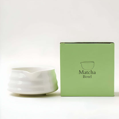 Matcha-Set aus – Ein traditionelles Matcha-Brühset mit Schale, perfekt zum Entspannen zu Hause.