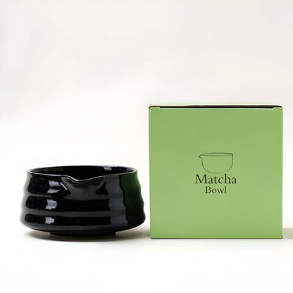Matcha-Set aus – Ein traditionelles Matcha-Brühset mit Schale, perfekt zum Entspannen zu Hause.