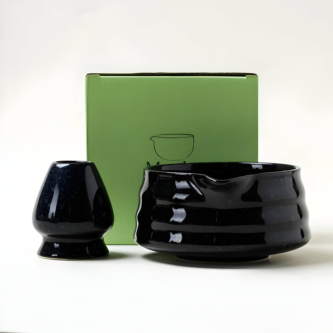 Matcha-Set aus – Ein traditionelles Matcha-Brühset mit Schale, perfekt zum Entspannen zu Hause.