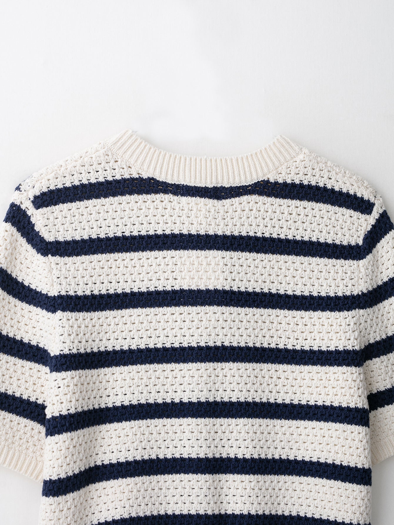 Cardigan donna a maniche corte con scollo rotondo e bottoni | A righe