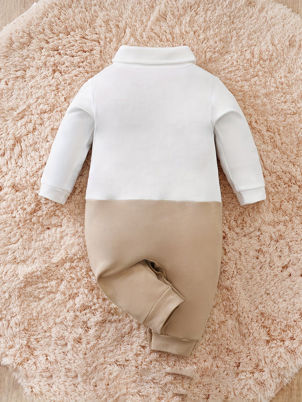 Olindo Gentleman Romper – Schicker Babyanzug mit Fliege