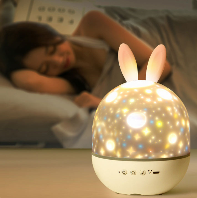 Projektor für Nachtlicht mit Fernbedienung – 360° Drehung, 3 Farben, Beruhigende Atmosphäre im Kinderzimmer