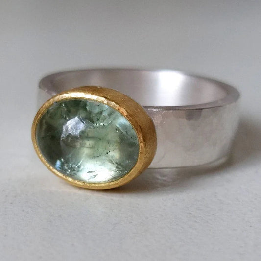 Ring mit Abgerundetem Stein | Schmuck Damen für besondere Anlässe und Alltag