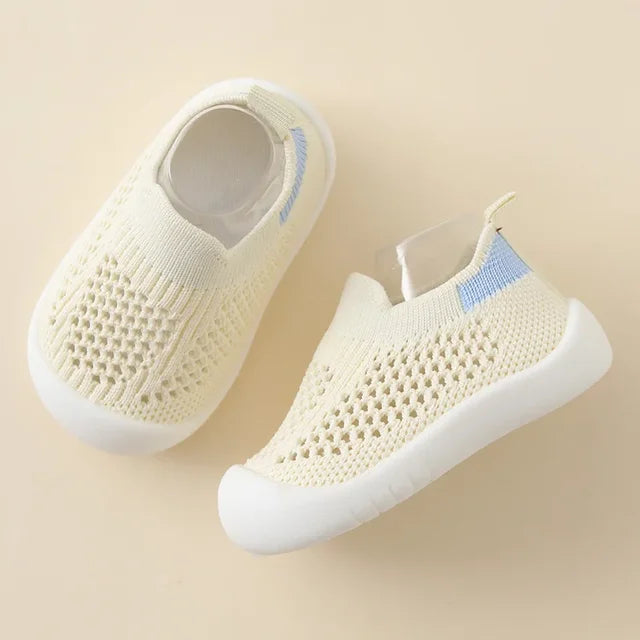 Rutschfeste Kinderschuhe – Bequeme Sneakers für Kinder aus atmungsaktivem Material in verschiedenen Farben
