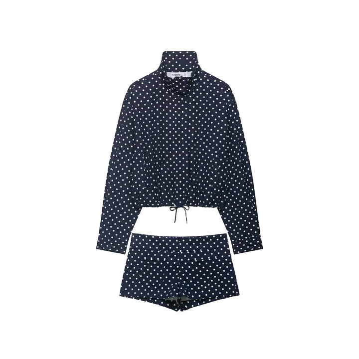Damen zweiteiliges Set mit langärmligem Oberteil mit Polka Dots und Shorts | Hoher Kragen