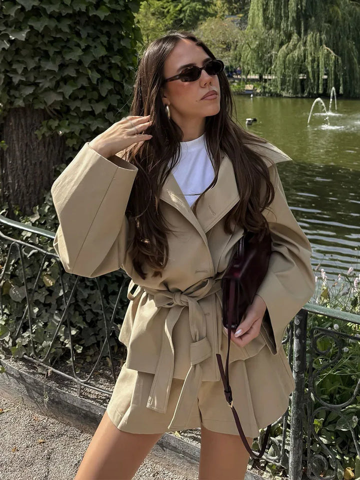 Damen zweiteiliges Set mit oversized Wickeljacke mit Gürtel und Shorts | Langarm