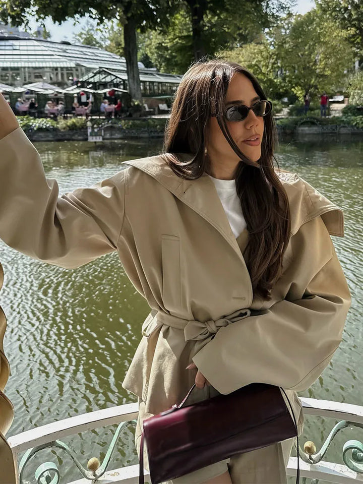 Damen zweiteiliges Set mit oversized Wickeljacke mit Gürtel und Shorts | Langarm
