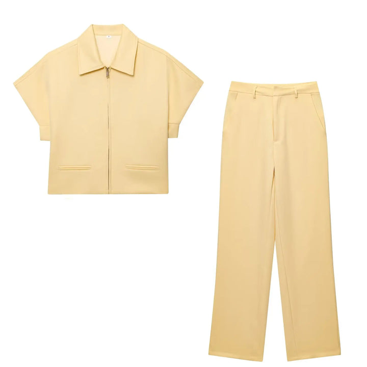 Damen zweiteiliges Set mit Oberteil mit Kragen und Reißverschluss vorne und Hose mit weitem Bein | Minimal Style