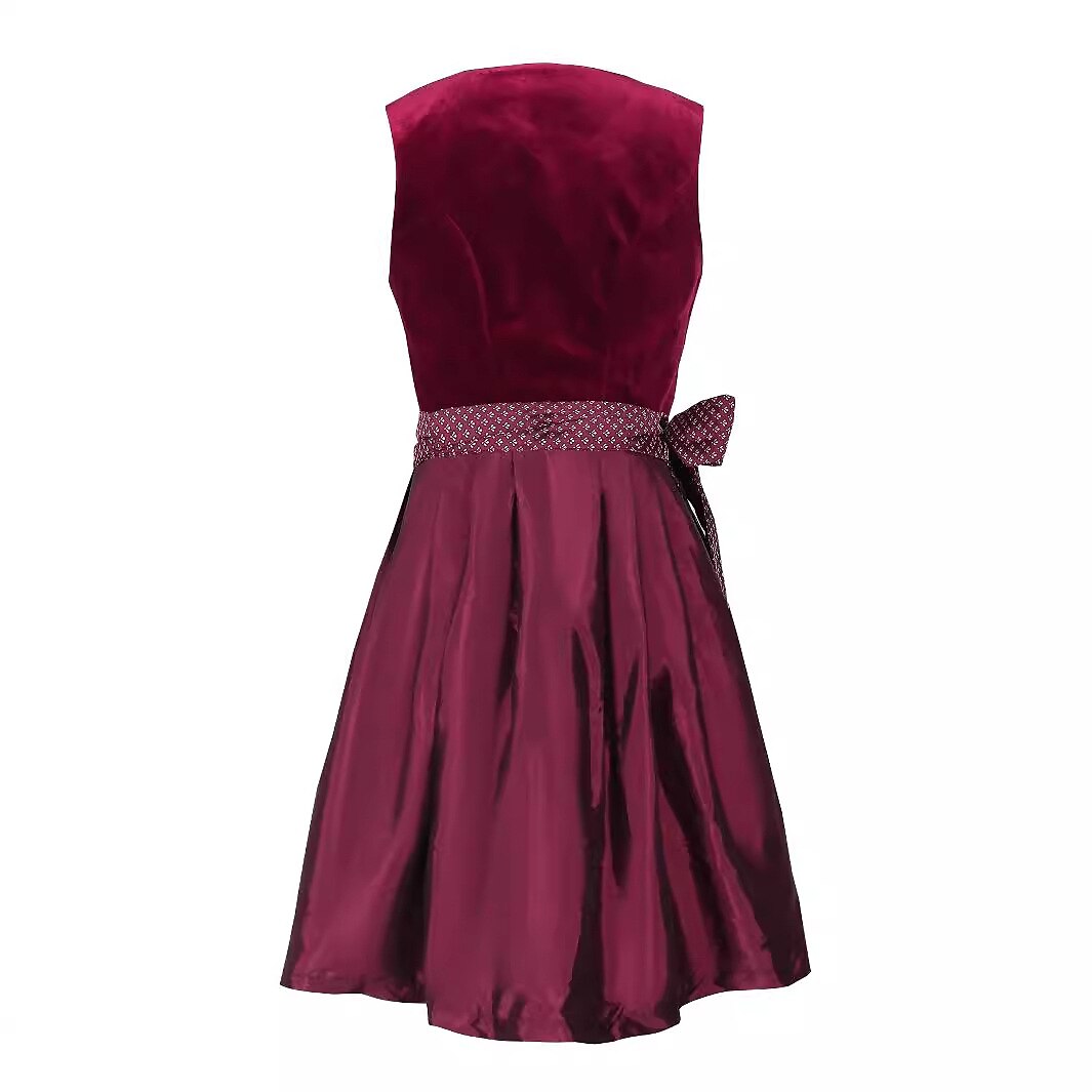 Schwarzes Trachtenkleid mit Blumenstickerei – Vintage Dirndl mit Schürze fürs Oktoberfest